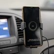 Einparts EPACC011 szellőzőrácsra csíptethető mobiltelefon tartó és vezetéknélküli töltő készlet